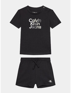 Komplekti kuuluvad t-särk ja šortsid Calvin Klein Jeans