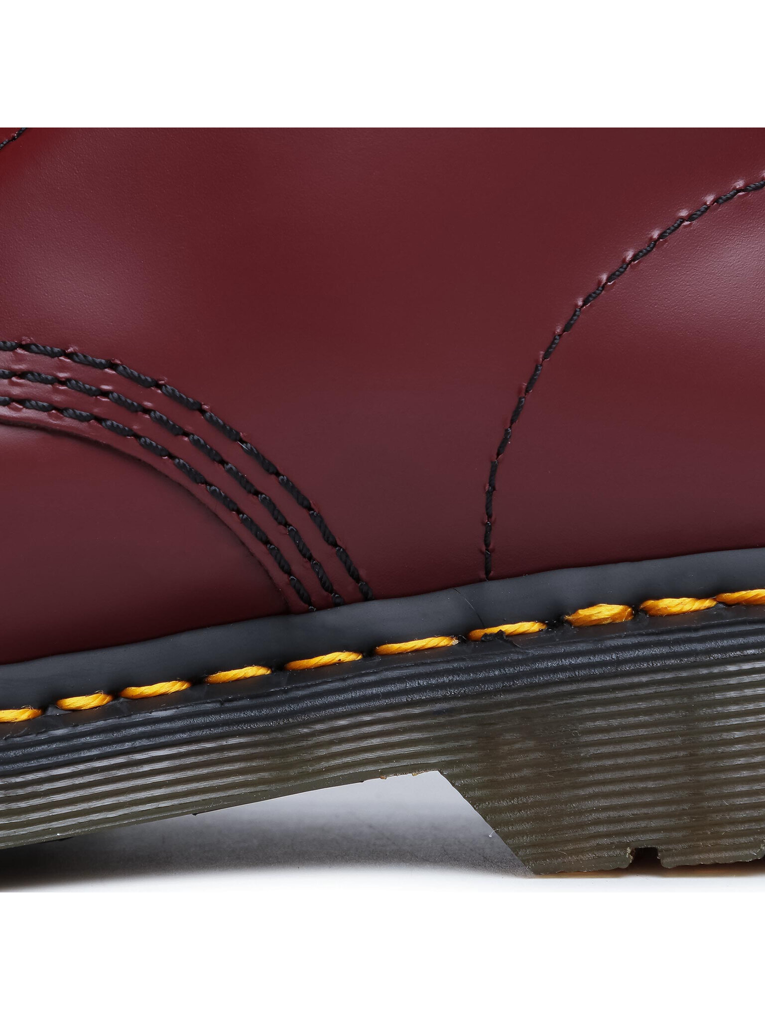 Lendurisaapad Dr. Martens