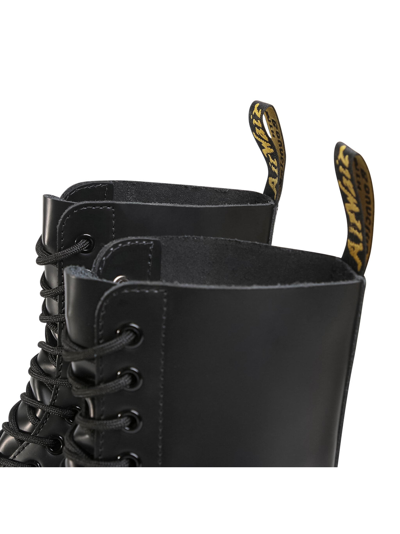 Lendurisaapad Dr. Martens