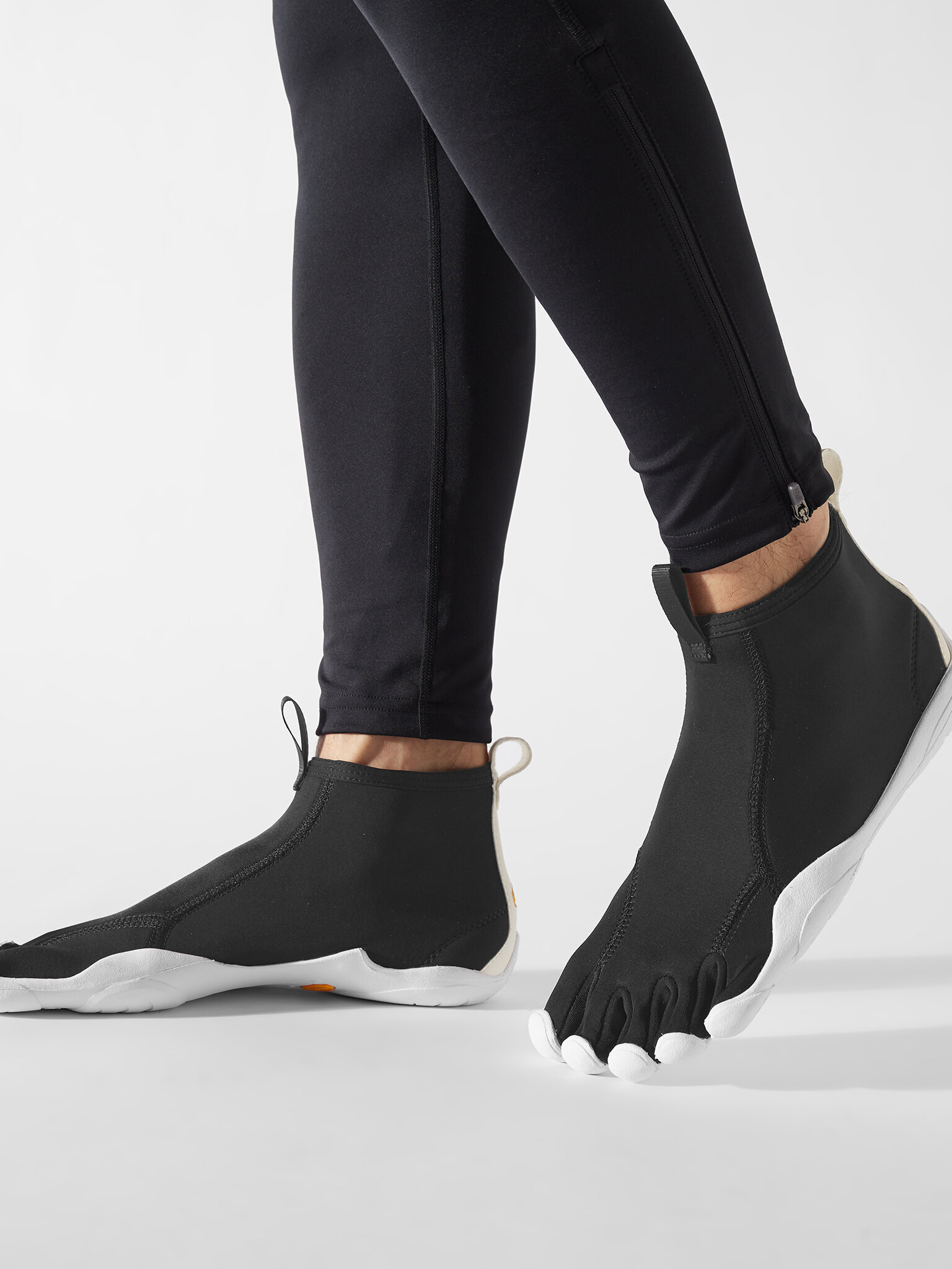 Veespordi jalatsid Vibram Fivefingers