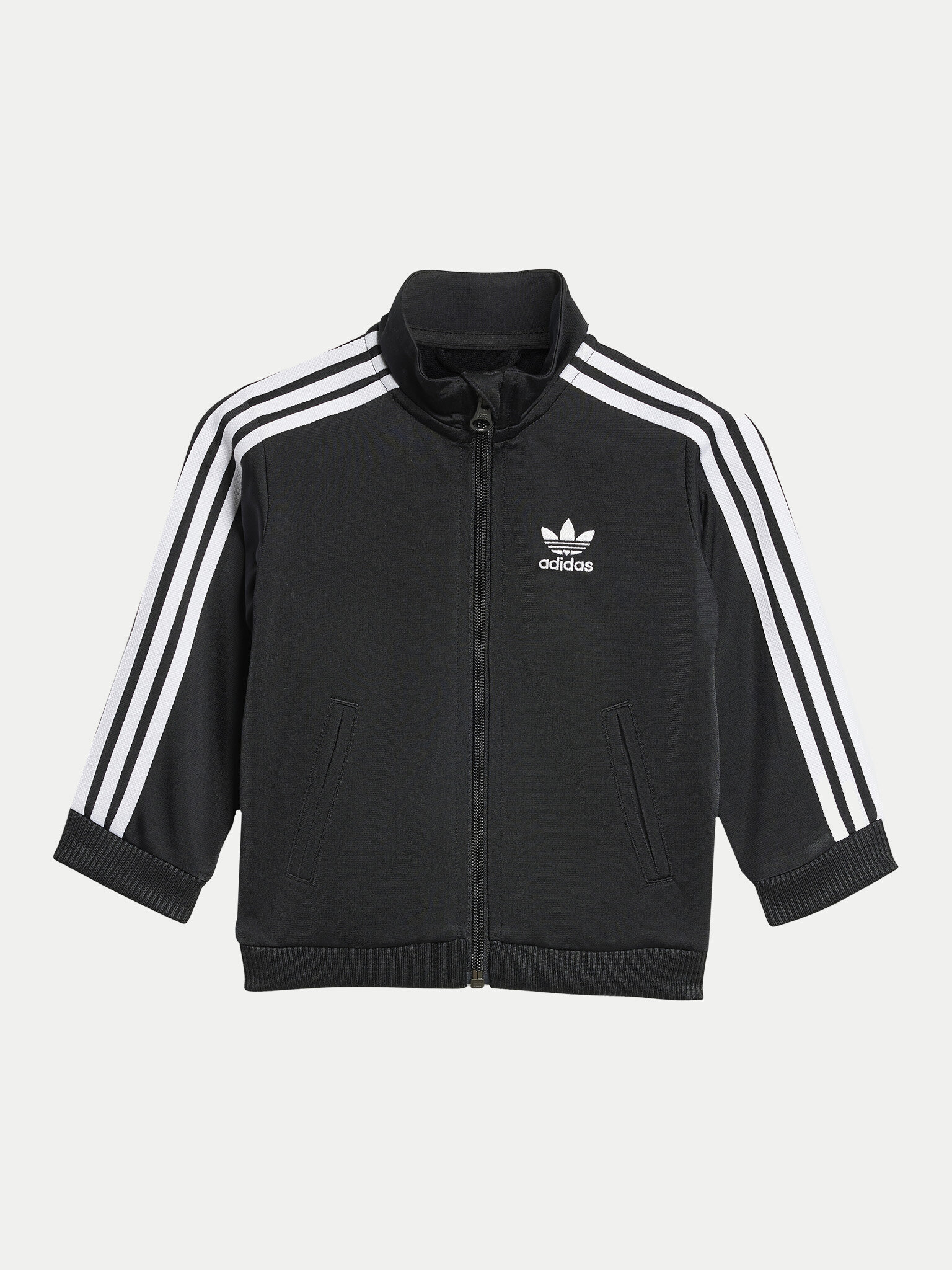 Spordidressid adidas