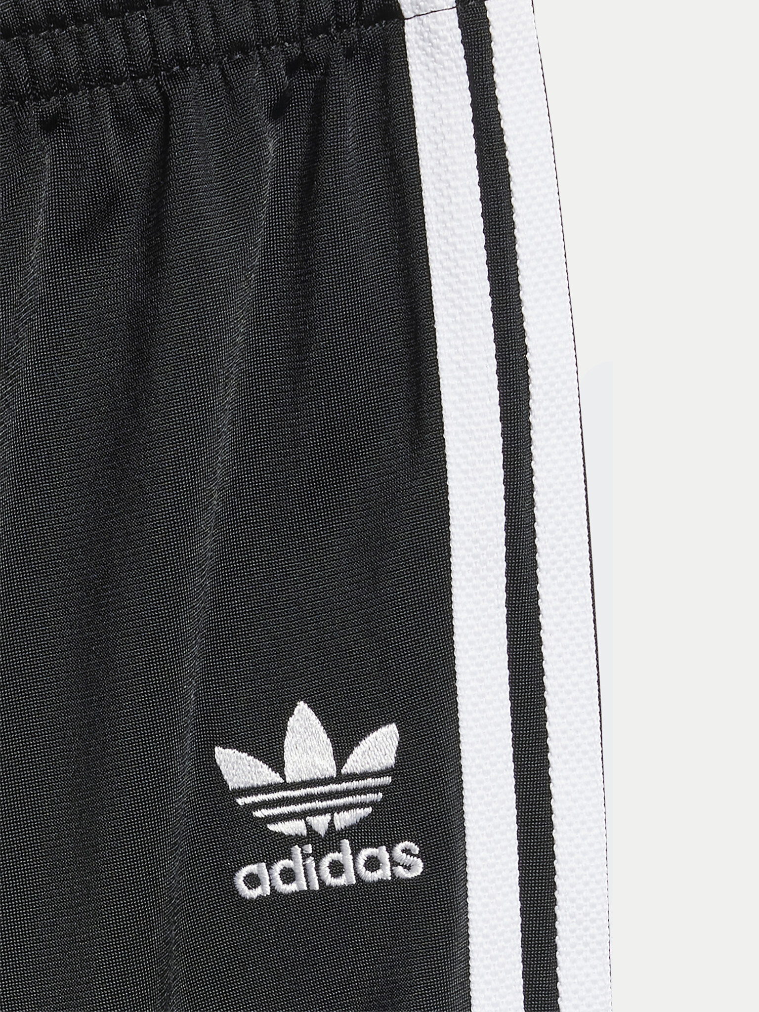 Spordidressid adidas