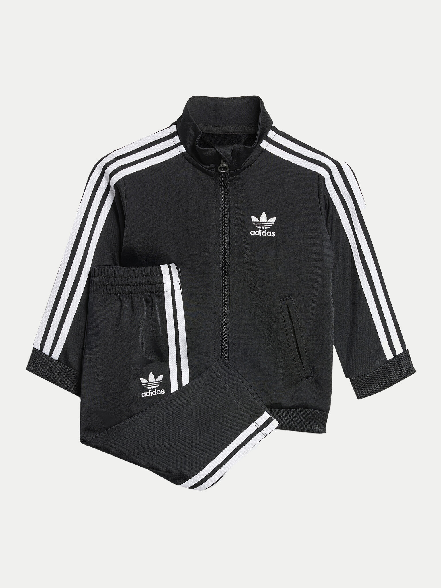 Spordidressid adidas