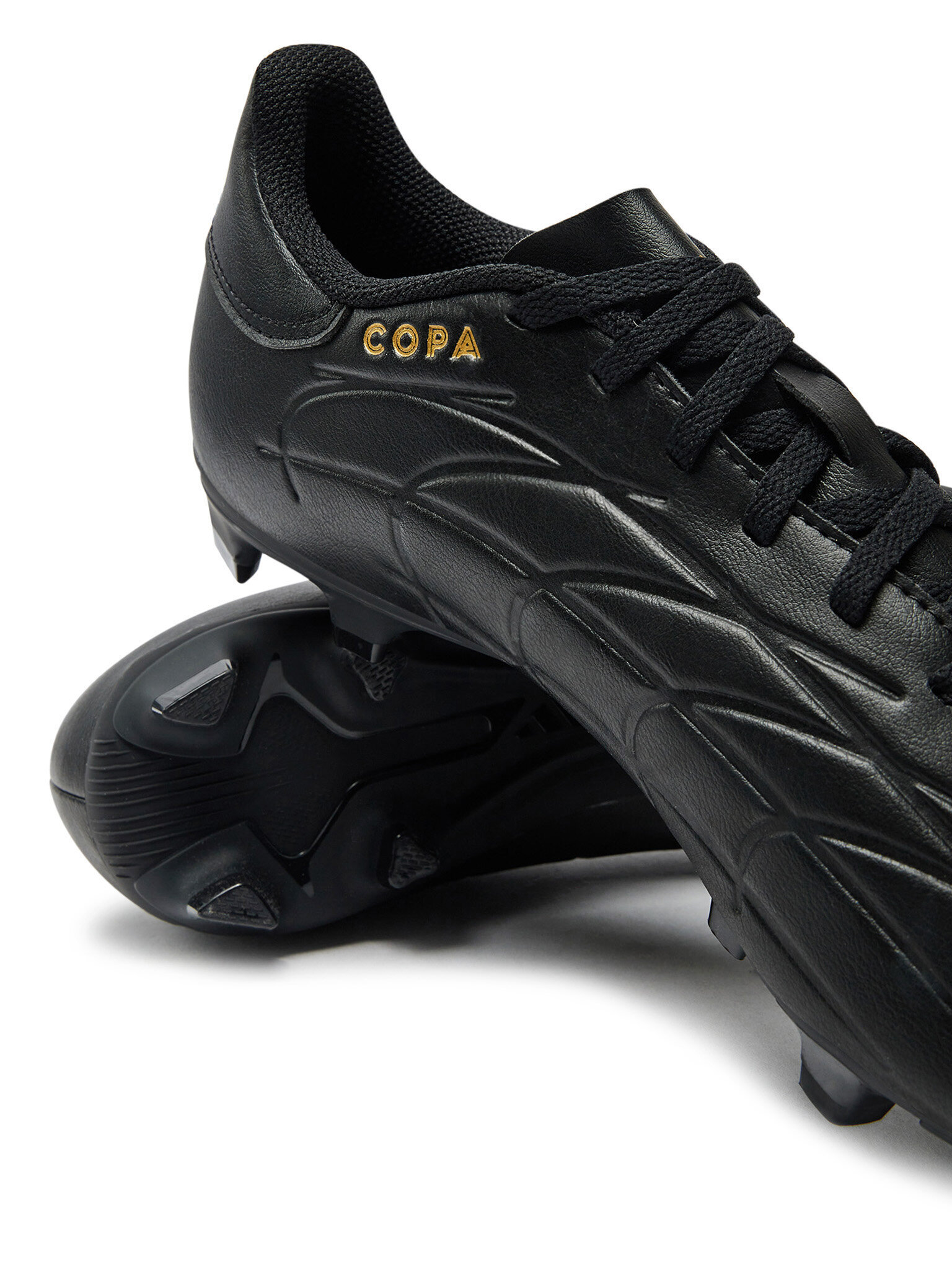 Jalgpallijalatsid adidas