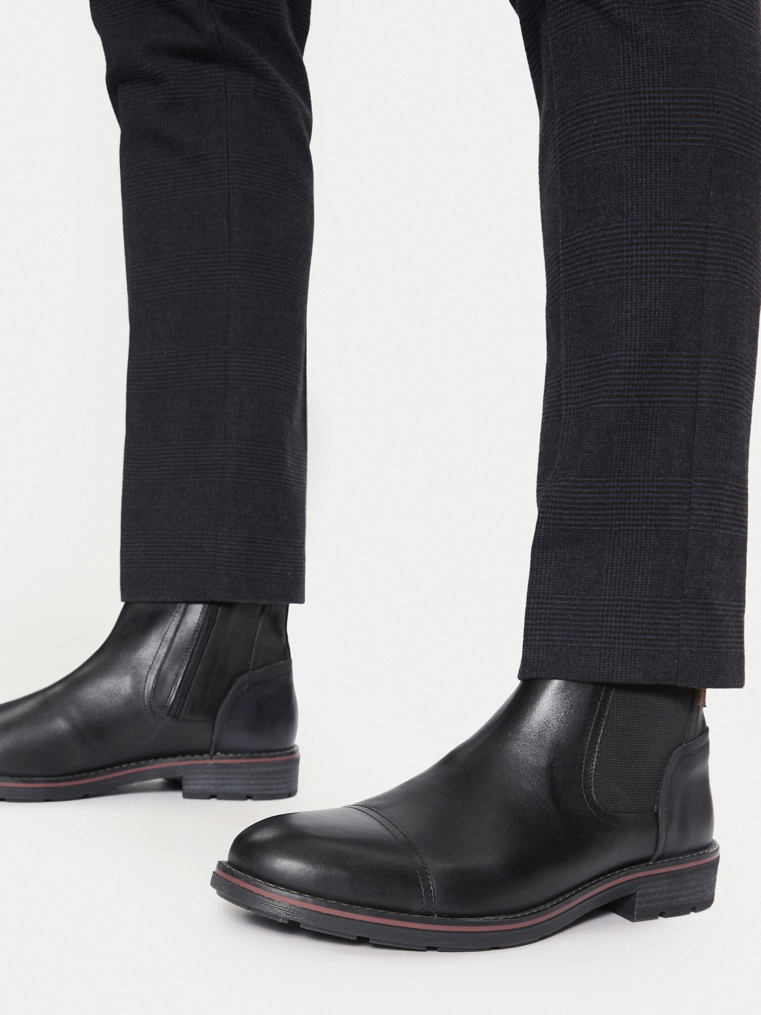 Poolsaapad Pikolinos