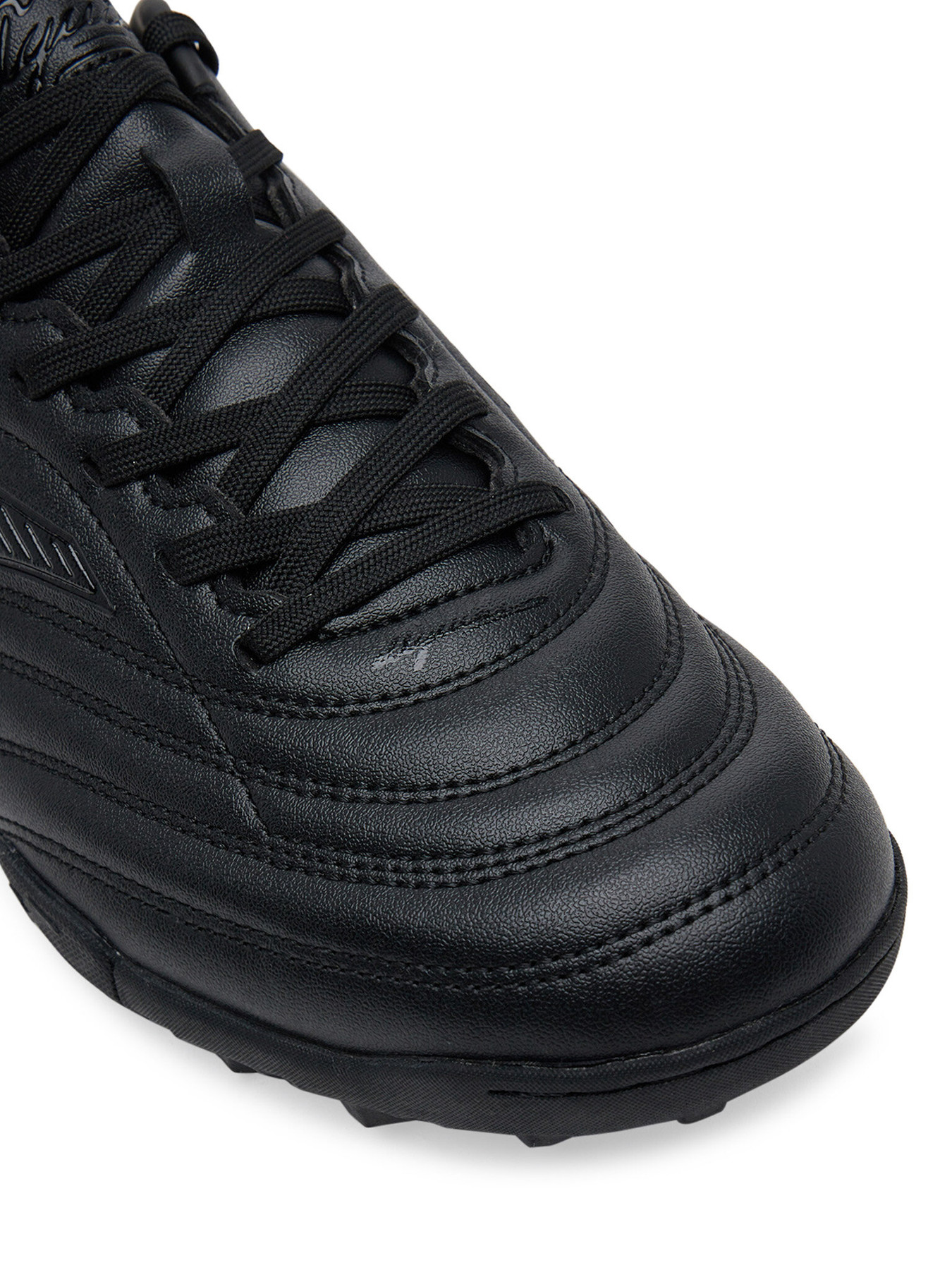 Jalgpallijalatsid Joma