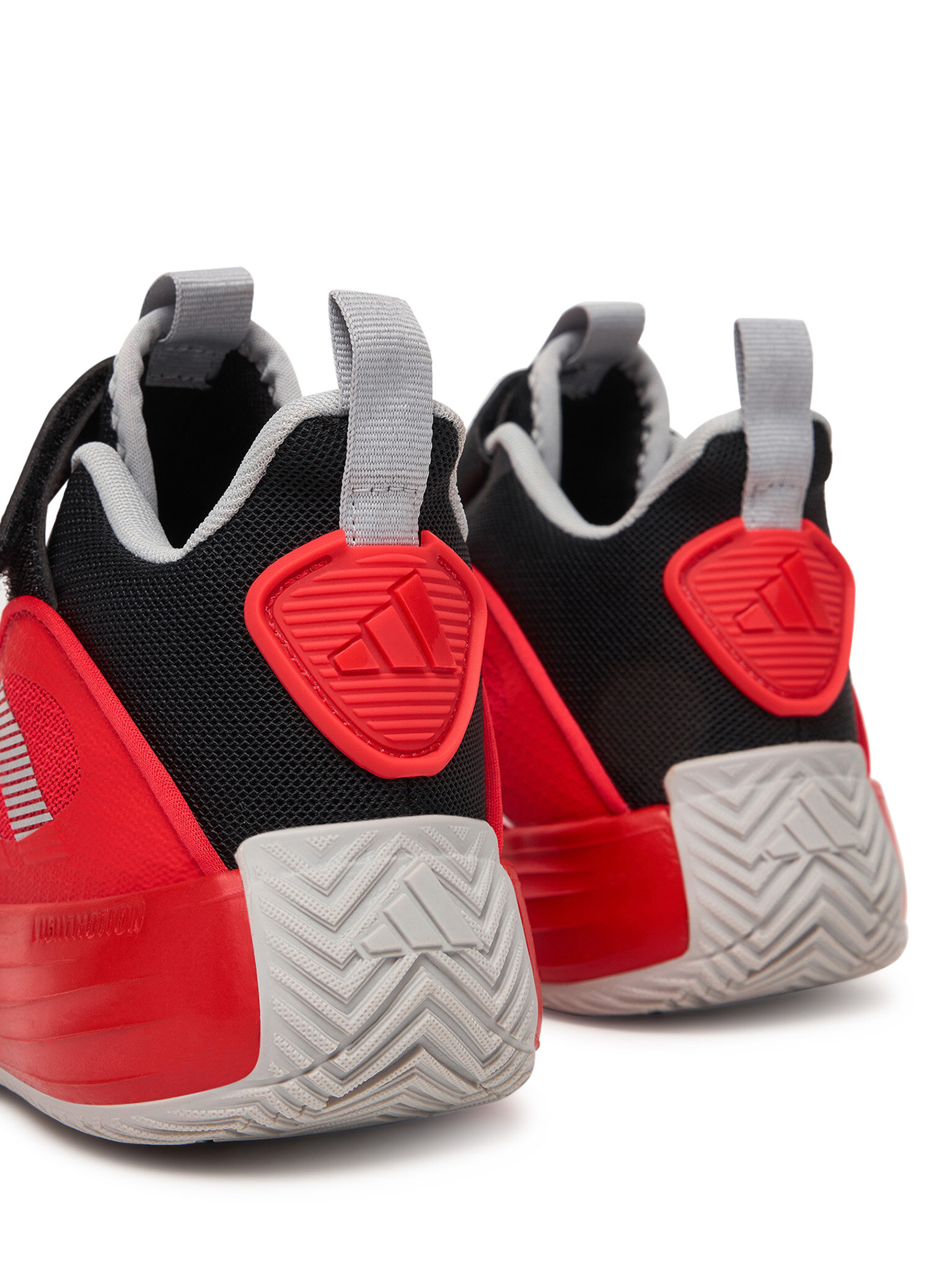 Korvpallijalatsid adidas