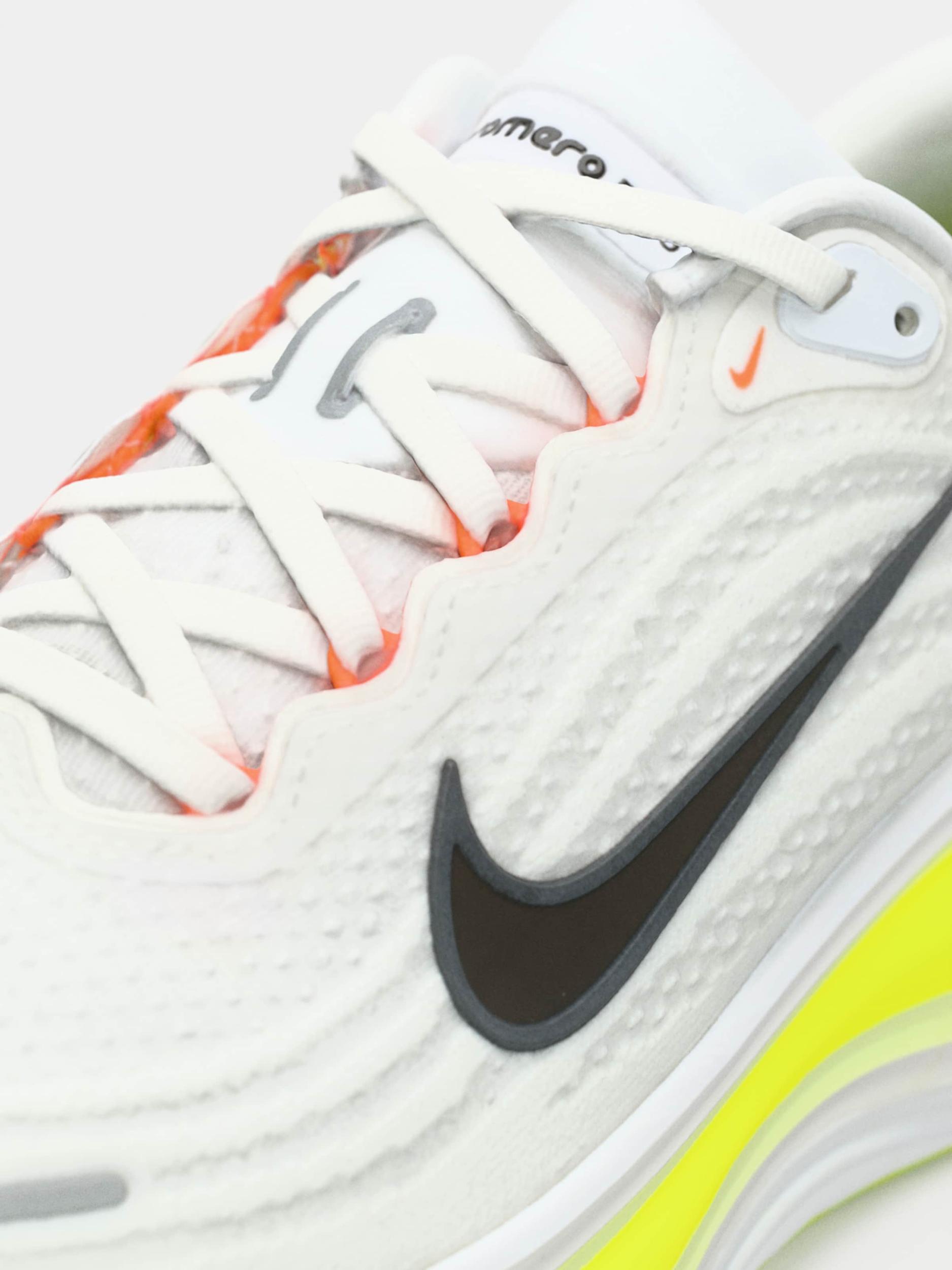 NIKE Jooksujalats 'Vomero Plus' neoonroheline / must / valge