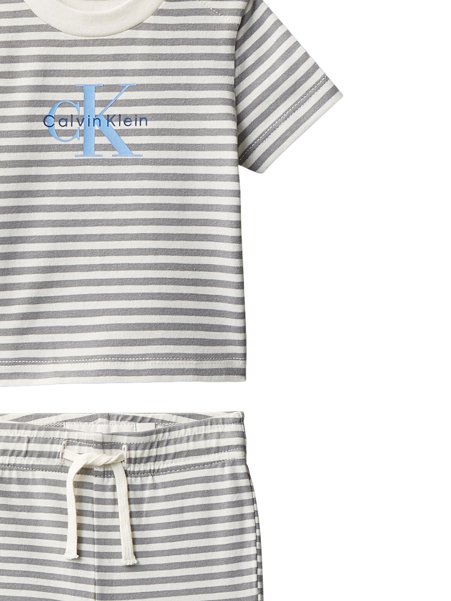 Komplekti kuuluvad t-särk ja šortsid Calvin Klein Jeans