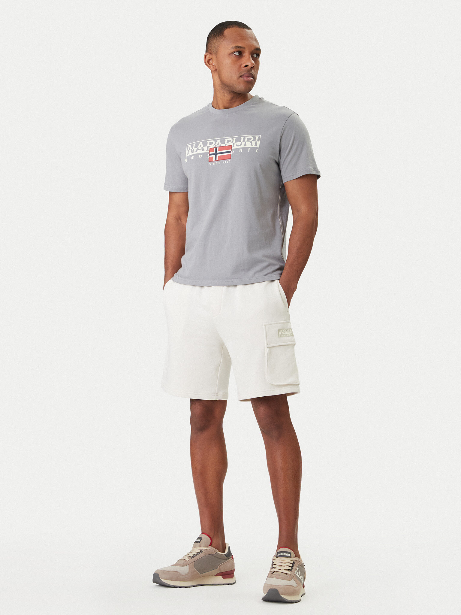 Spordišortsid Napapijri