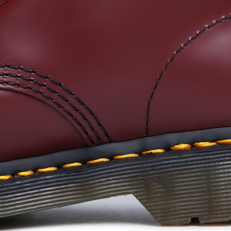 Lendurisaapad Dr. Martens