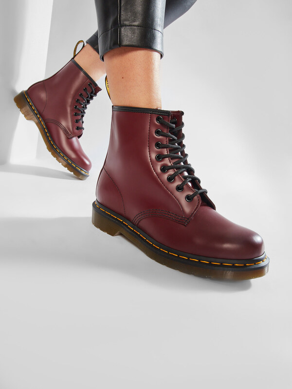 Lendurisaapad Dr. Martens
