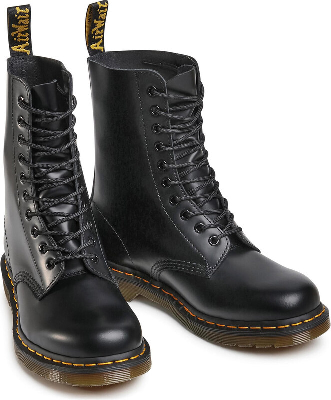 Lendurisaapad Dr. Martens