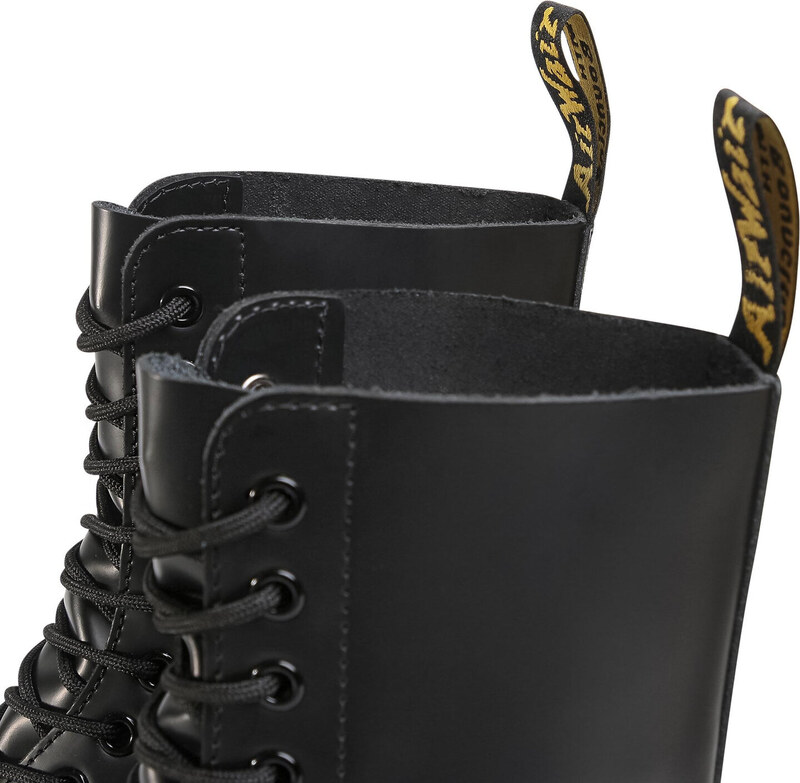 Lendurisaapad Dr. Martens