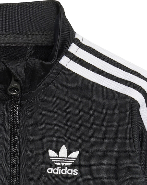 Spordidressid adidas