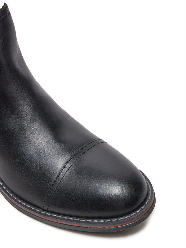 Poolsaapad Pikolinos