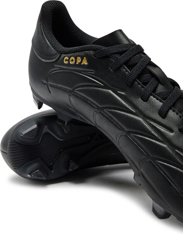 Jalgpallijalatsid adidas