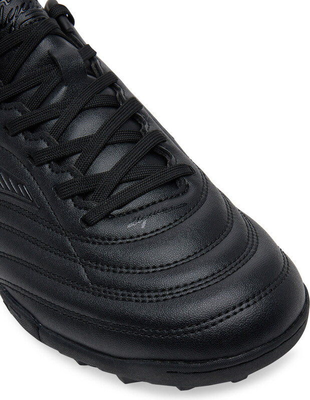 Jalgpallijalatsid Joma