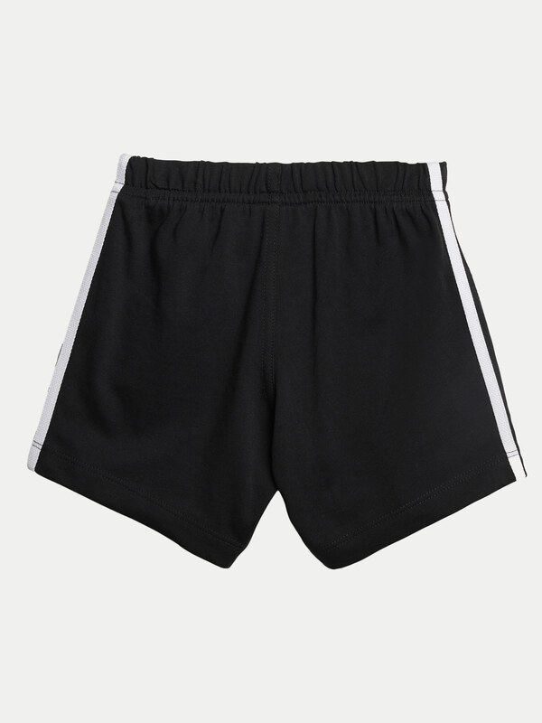 Komplekti kuuluvad t-särk ja šortsid adidas