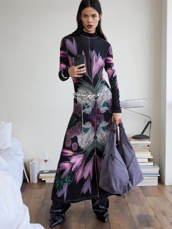 Desigual Kleit tumehall / tumelilla / heleroosa / must