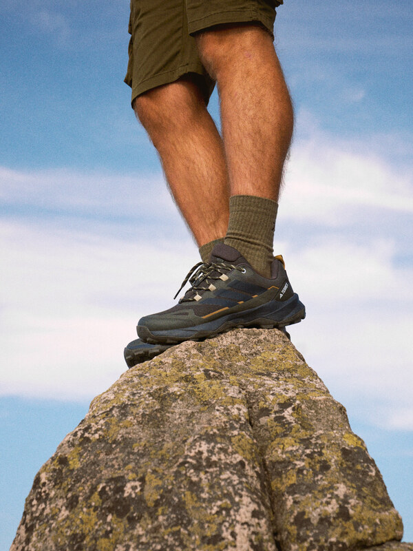 Matkajalatsid adidas