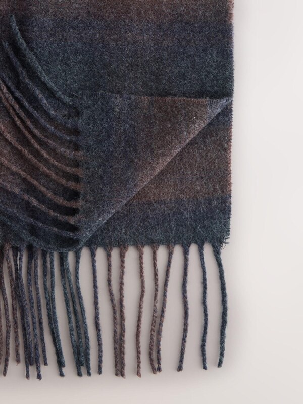 Next Sall meresinine / pruun